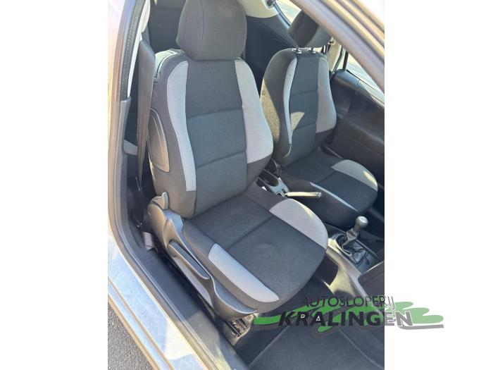Peugeot 207/207+ 1.4 16V Coche dañado (2006, Gris)
