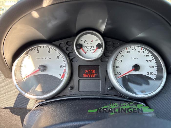 Peugeot 207/207+ 1.4 16V Coche dañado (2006, Gris)