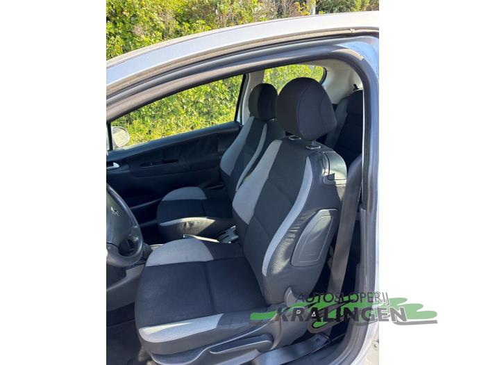 Peugeot 207/207+ 1.4 16V Coche dañado (2006, Gris)