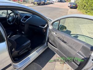 Peugeot 207/207+ 1.4 16V Coche dañado (2006, Gris)