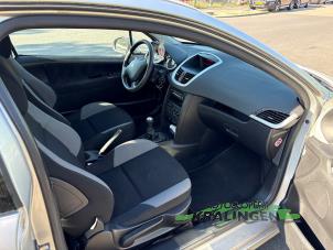 Peugeot 207/207+ 1.4 16V Coche dañado (2006, Gris)