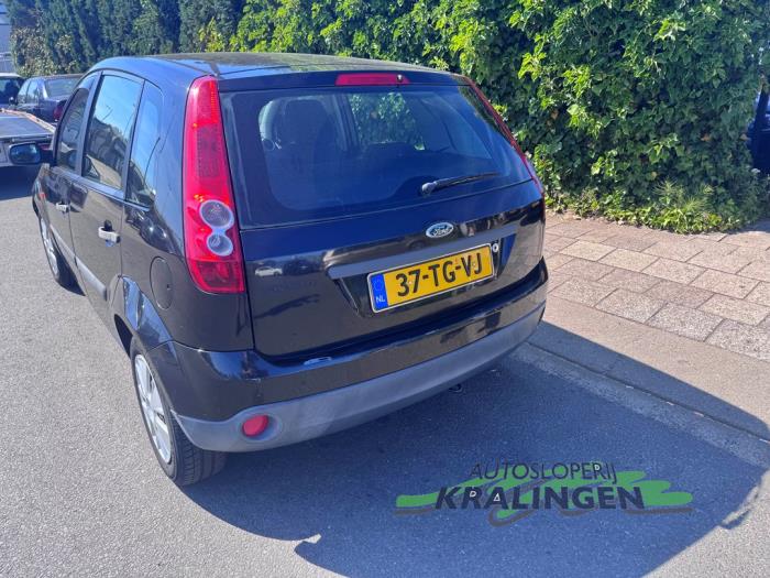Ford Fiesta 5 1.3 Coche dañado (2006, Negro)
