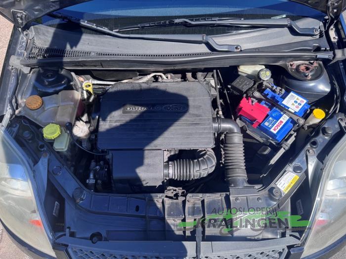 Ford Fiesta 5 1.3 Coche dañado (2006, Negro)