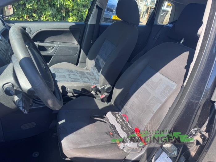 Ford Fiesta 5 1.3 Coche dañado (2006, Negro)
