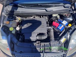 Ford Fiesta 5 1.3 Coche dañado (2006, Negro)