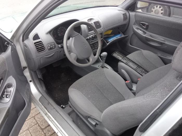 Hyundai Accent 1.5i 12V Salvage vehicle (2000, Gray)