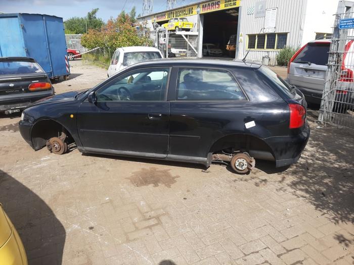 Audi A3 1.6 Schrottauto (1999, Schwarz)
