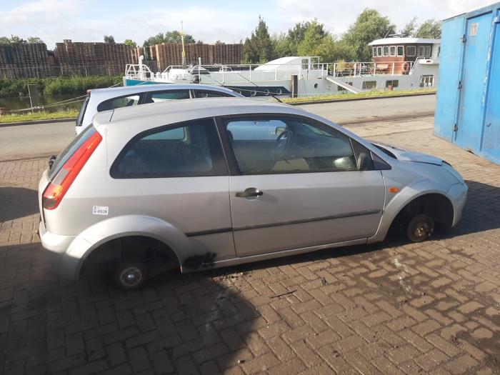 Ford Fiesta 5 1.3 Schrottauto (2005, Grau)