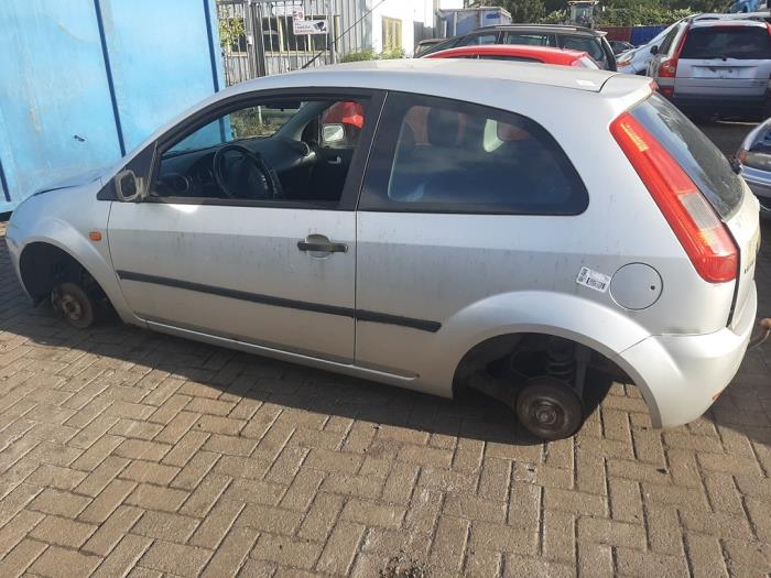 Ford Fiesta 5 1.3 Schrottauto (2005, Grau)