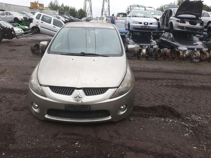 Mitsubishi Grandis 2.4 16V MIVEC Vehículo de desguace (2007, Beige)