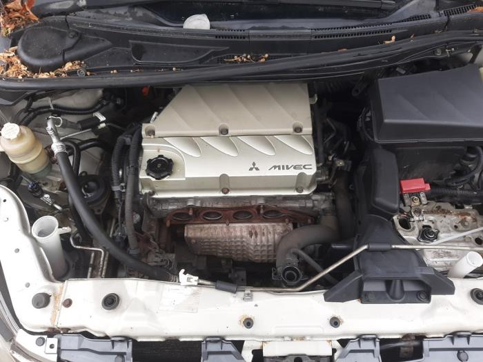 Mitsubishi Grandis 2.4 16V MIVEC Vehículo de desguace (2007, Beige)