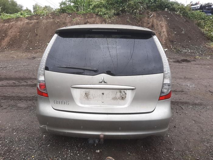 Mitsubishi Grandis 2.4 16V MIVEC Vehículo de desguace (2007, Beige)