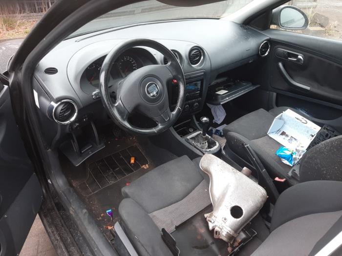 Seat Ibiza III 1.4 16V 75 Épave (2003, Noir)