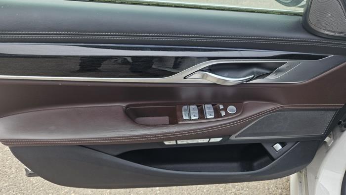 BMW 7 serie 740Li 24V Samochód złomowany (2015, Metalik, Bialy)