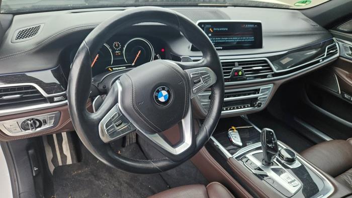 BMW 7 serie 740Li 24V Samochód złomowany (2015, Metalik, Bialy)