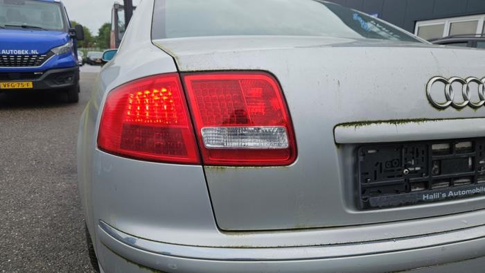 Audi A8 4.2 V8 40V Quattro Samochód złomowany (2003, Metalik, Srebrny)