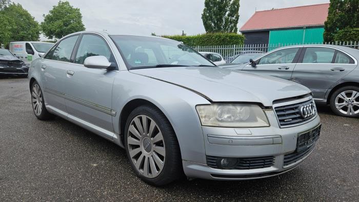Audi A8 4.2 V8 40V Quattro Samochód złomowany (2003, Metalik, Srebrny)