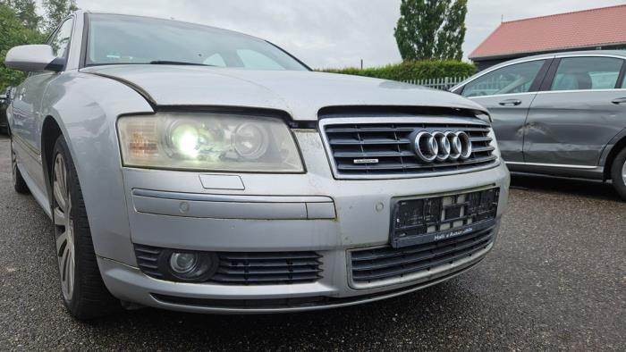 Audi A8 4.2 V8 40V Quattro Samochód złomowany (2003, Metalik, Srebrny)