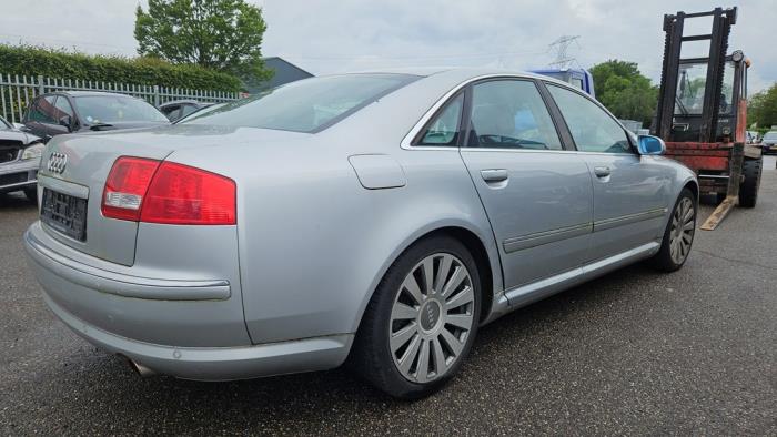 Audi A8 4.2 V8 40V Quattro Samochód złomowany (2003, Metalik, Srebrny)