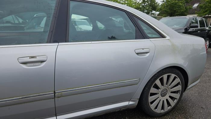 Audi A8 4.2 V8 40V Quattro Samochód złomowany (2003, Metalik, Srebrny)