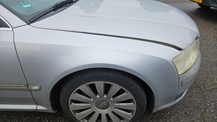 Audi A8 4.2 V8 40V Quattro Samochód złomowany (2003, Metalik, Srebrny)
