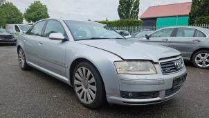 Audi A8 4.2 V8 40V Quattro Samochód złomowany (2003, Metalik, Srebrny)