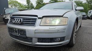 Audi A8 4.2 V8 40V Quattro Samochód złomowany (2003, Metalik, Srebrny)