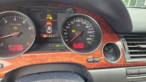 Audi A8 4.2 V8 40V Quattro Samochód złomowany (2003, Metalik, Srebrny)