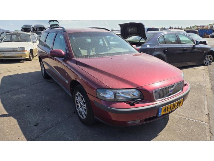 Volvo V70 2.4 20V 170 Schrottauto (2002, Rot)
