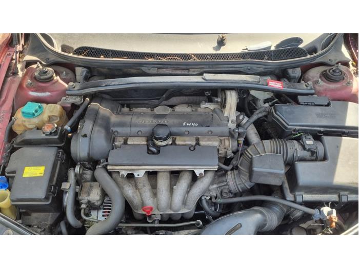 Volvo V70 2.4 20V 170 Schrottauto (2002, Rot)