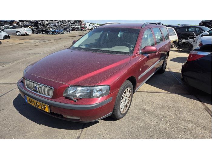 Volvo V70 2.4 20V 170 Schrottauto (2002, Rot)