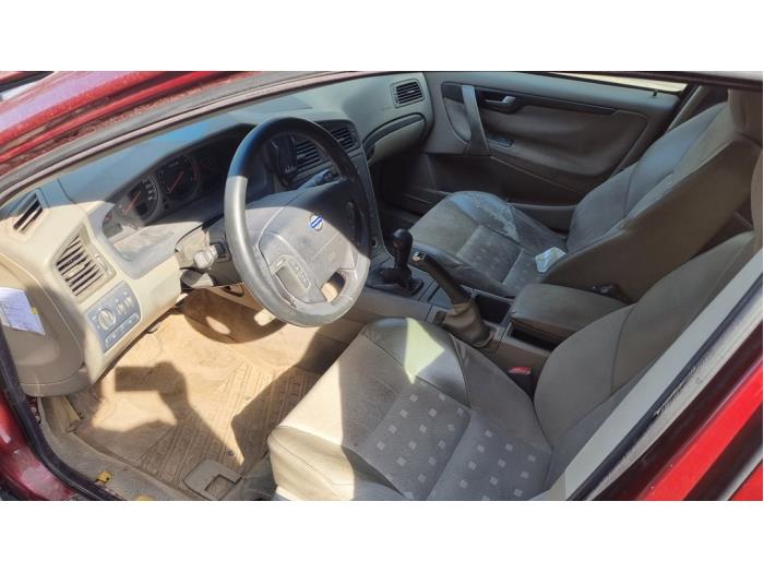 Volvo V70 2.4 20V 170 Schrottauto (2002, Rot)