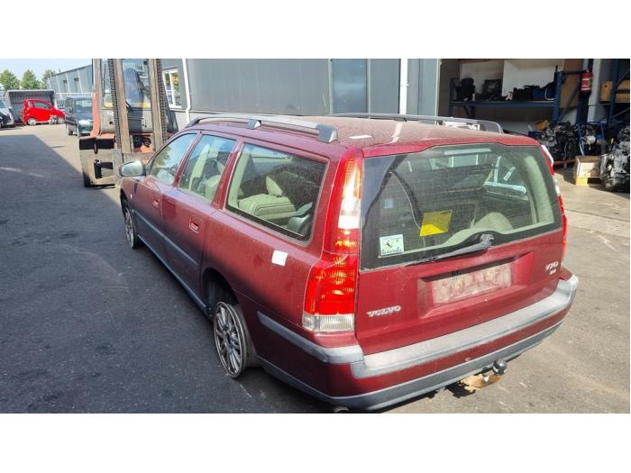 Volvo V70 2.4 20V 170 Schrottauto (2002, Rot)