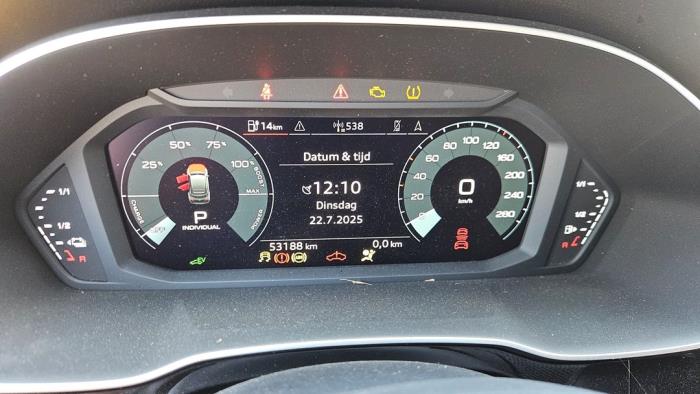 Audi Q3 Sportback 1.4 45 TFSIe 16V Épave (2024, Gris)