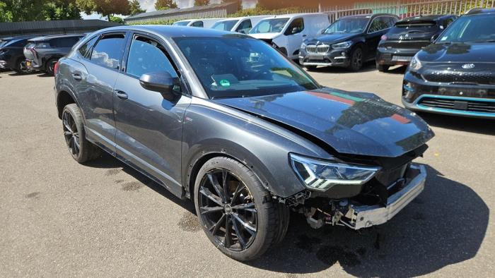 Audi Q3 Sportback 1.4 45 TFSIe 16V Épave (2024, Gris)