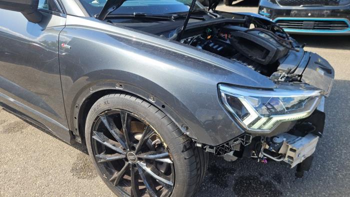 Audi Q3 Sportback 1.4 45 TFSIe 16V Épave (2024, Gris)