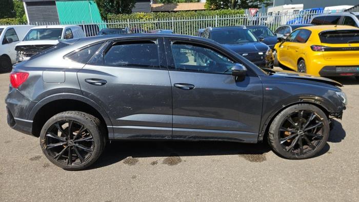 Audi Q3 Sportback 1.4 45 TFSIe 16V Épave (2024, Gris)
