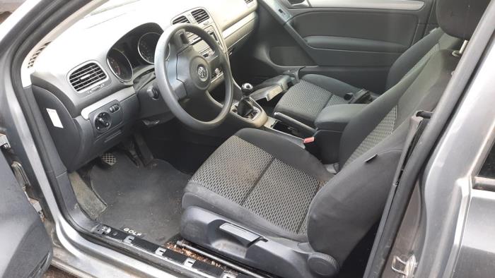 Volkswagen Golf VI 1.6 Skrotfordon (2009, GRIJS)