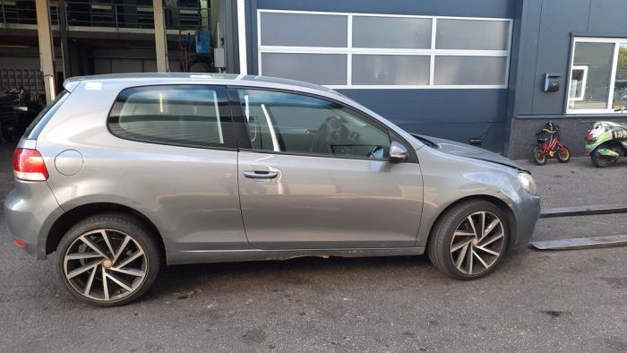Volkswagen Golf VI 1.6 Skrotfordon (2009, GRIJS)