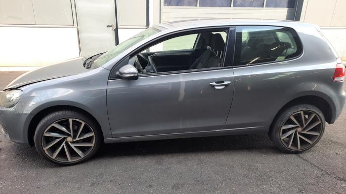 Volkswagen Golf VI 1.6 Skrotfordon (2009, GRIJS)