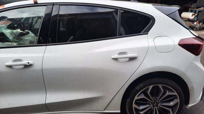 Ford Focus 4 1.0 EcoBoost 12V Hybrid 155 Samochód złomowany (2023, Rózowy, Bialy)
