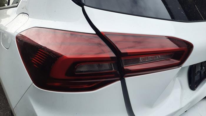 Ford Focus 4 1.0 EcoBoost 12V Hybrid 155 Samochód złomowany (2023, Rózowy, Bialy)