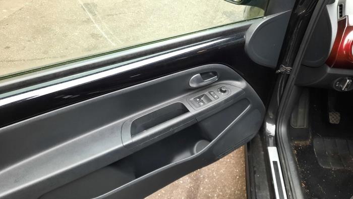 Volkswagen Up! 1.0 TSI 12V GTI Skrotfordon (2019, ZWART)