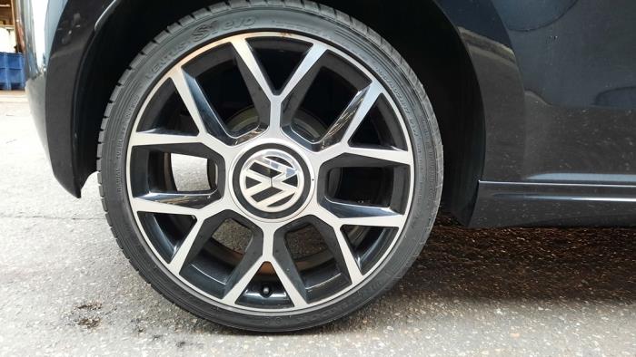 Volkswagen Up! 1.0 TSI 12V GTI Skrotfordon (2019, ZWART)