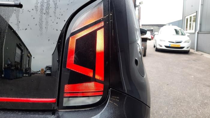 Volkswagen Up! 1.0 TSI 12V GTI Skrotfordon (2019, ZWART)