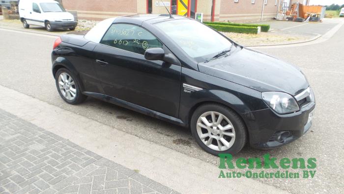 Opel Tigra Twin Top 1 4 16v Salvage Year Of Construction 10 Colour Black Proxyparts Com