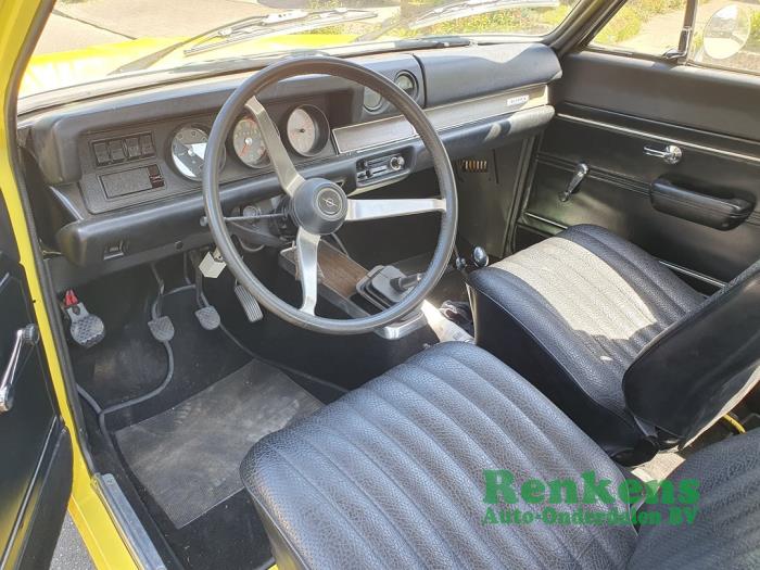 Opel Kadett Coche dañado (1969, Amarillo)