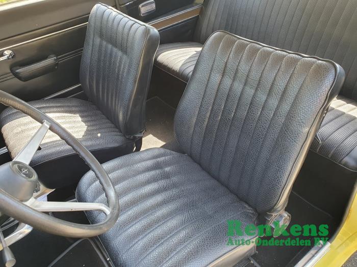 Opel Kadett Coche dañado (1969, Amarillo)