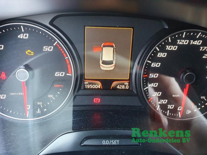 Seat Leon ST 1.6 TDI Ecomotive 16V Schrottauto (2015, Blau)