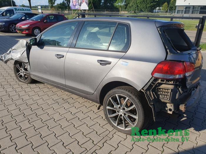Volkswagen Golf VI 1.6 TDI 16V Samochód złomowany (2011, Szary)